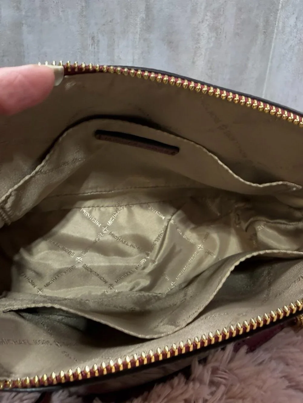 EUC Michael Kors Jet Set Travel Signature Crossbody Purse - Merlot